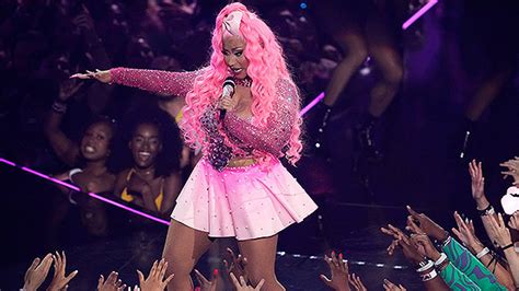 Nicki Minaj At VMAs 2022: She Wears Pink & Performs Medley .